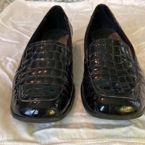 Trotters patent leather alligator-style loafers 8N - Picture 3 of 7